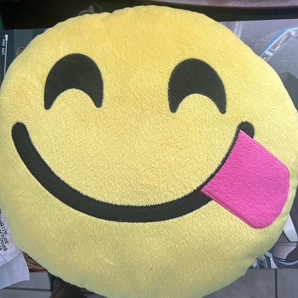 Emoji plush pillow - Picture 1 of 1